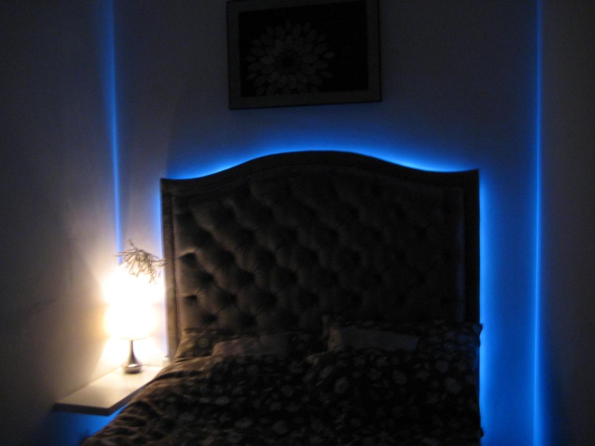 Apartament Neon กดิเนีย ภายนอก รูปภาพ