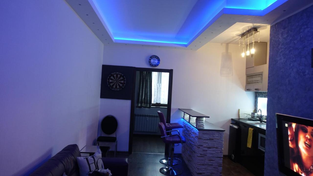 Apartament Neon กดิเนีย ภายนอก รูปภาพ