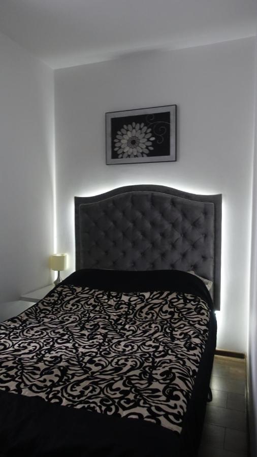 Apartament Neon กดิเนีย ภายนอก รูปภาพ